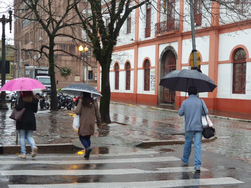 EiCLwkaX0AgtQax?format=jpg&name=medium