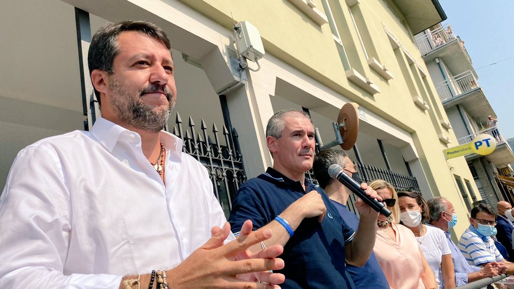 GrimoldiPaolo's tweet photo. Saluti da #Sorisole #Bergamo, i migliori sondaggi ci arrivano dalla gente che incontriamo nelle piazze! In bocca al lupo al sindaco uscente Stefano #Vivi, gli auguriamo di continuare a svolgere l’ottimo lavoro svolto fino ad oggi!! #Grimoldi #Lega #Lombardia #Salvini #iovotoLega https://t.co/DtKy3jytyr