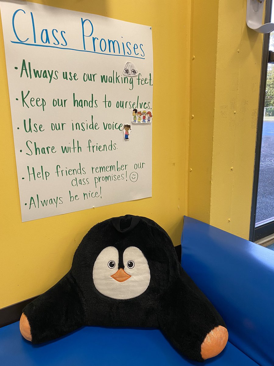MissBehn's tweet photo. Welcome back!! 🍎 
Yesterday we brainstormed some class “promises” for this school year. Now they’re hanging up so we never forget 😊 #teamwork #UniversalPreK https://t.co/4GxAardt98