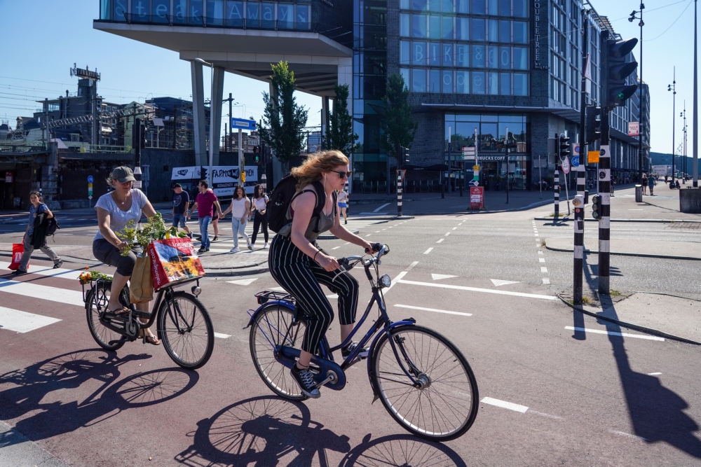 duurzaam020's tweet photo. Binnenkort wordt het nog makkelijker om in Amsterdam de auto te laten staan want er komen deelfietsen bij OV-punten. 🚴🚴‍♀️ #MobilityWeek 2020
https://t.co/v79uUqTqir https://t.co/GuEPr7KGMZ