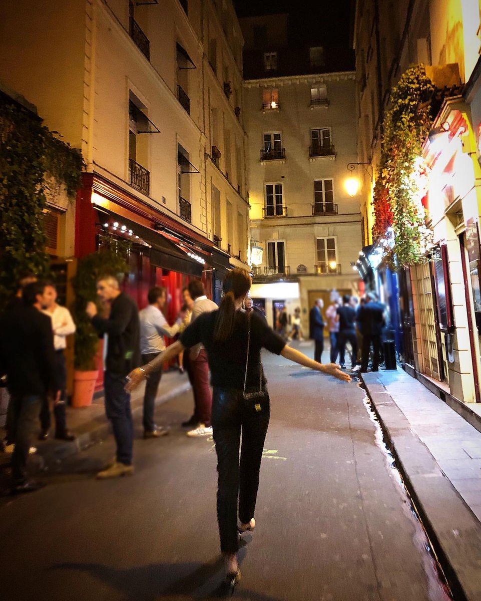 sicafeed's tweet photo. [INSTAGRAM CAROUSEL] jessica.syj: Midnight in Paris🖤🌙✨ 
#throwback (2P) https://t.co/rvqrOOy5sa https://t.co/JWZVO1BDVh