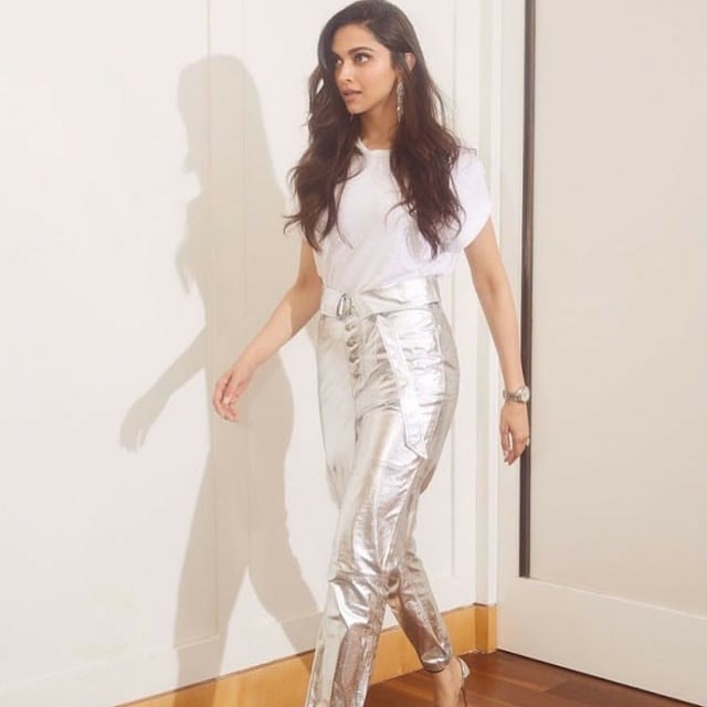 GraziaIndia's tweet photo. #Throwback to #DeepikaPadukone pulling off #metallicpants. https://t.co/X59OwhB892