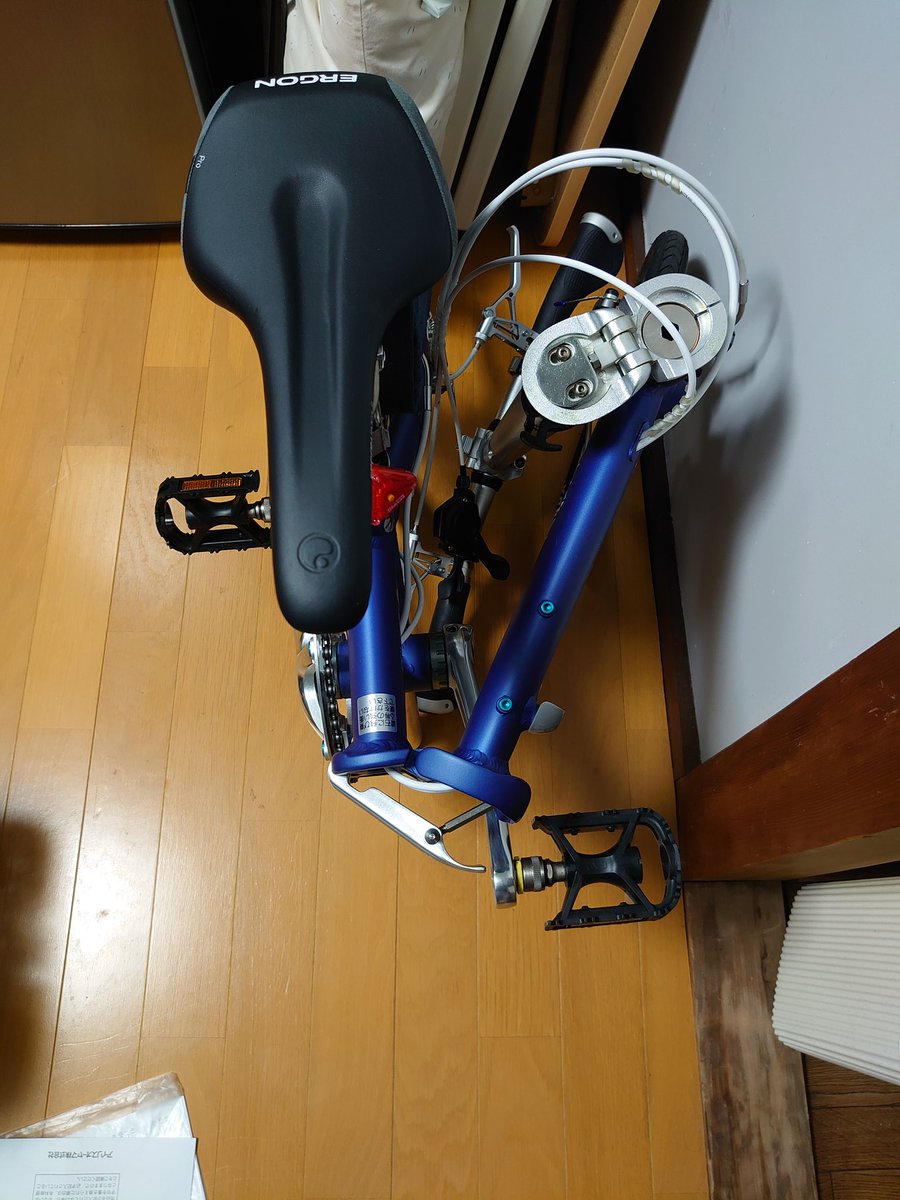 manbo_2002's tweet photo. サブ冷蔵庫を置いたので、自転車の置場所検討中。
「仕方がないので畳んどこか?」という間違った会話を妻とする私。
そして畳まれるDovePlusもだいぶ間近っている(笑)
#DAHON
#Doveplus
#3speed https://t.co/ILbB20zdWi