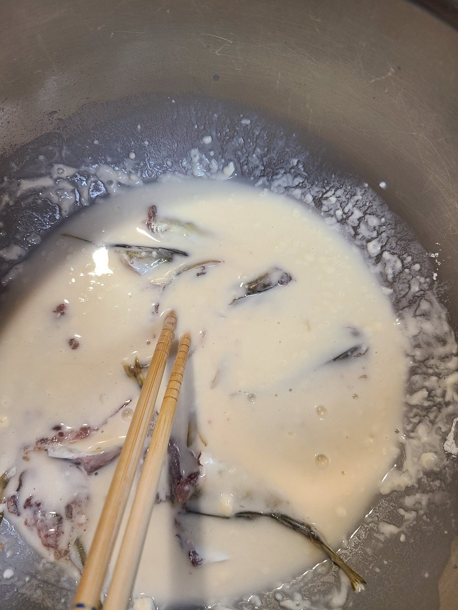 今日釣ったアジを揚げる🥺 