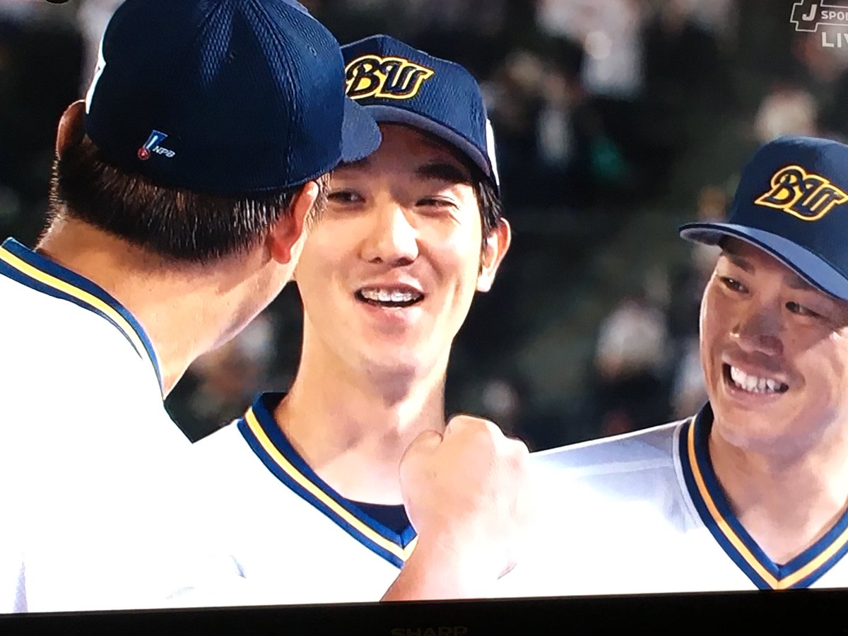 Odryu50's tweet photo. おりほー！
伏見選手が田嶋に歯を見せてにって笑えって言ったのかな
微笑ましい💖
bs2020 https://t.co/k1VvvWICr8