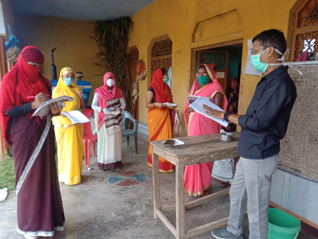 DehatPoshan's tweet photo. जनपद कानपुर देहात: आंगनबाड़ी कार्यकत्री  द्वारा ग्रह भ्रमण किया गया, जिसमें पोषण युक्त भोजन की जानकारी प्रदान की गई| @PoshanAbhiyaan @CdoDehat @DDehat @CMOfficeUP @smritiirani @UPGovt #POSHANMaah2020 @MinistryWCD https://t.co/jsdOXpSJnz