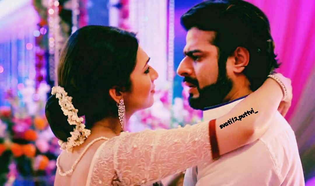 Svati12puttvi's tweet photo. Dil diyaan galan😍❣😍❣😍
#Ishraforever #GoldenIshra 
#yhm #ishra #divan #YehHaiMohabbatein #ishitabhalla #ramanbhalla #raavankumar #madrasan #karanpatel #DivyankaTripathi @iamkaranRpatel @Divyanka_T https://t.co/sHSO3ayahq