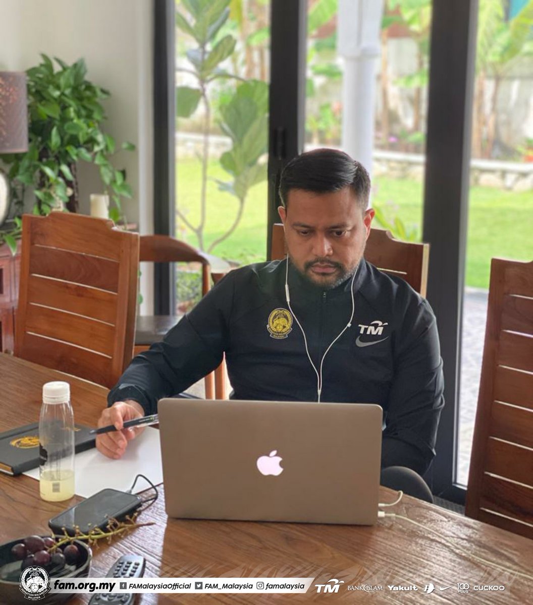 FAM_Malaysia's tweet photo. Setiausaha Agung FAM Dijemput Sertai 'ATM/SportSG CEO Roundtable'
Selepas tampil sebagai speaker pada ATM Online 2020 semalam, Stuart Ramalingam, hari ini dijemput pula menyertai 'ATM/SportSG CEO Roundtable'.
Baca penuh di https://t.co/uE6apskYTI
#FAM #HarimauMalaya #Matters20 https://t.co/PamJDlSgPT