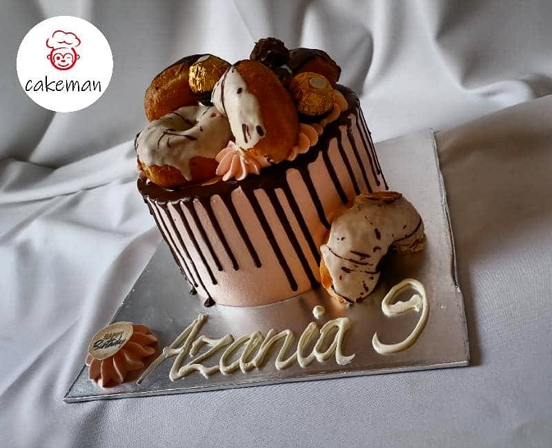 cakemanbw's tweet photo. We love this doughnut🍩 and chocolate🍫 themed cake we made for a client today. Spoil yourself with some of our yummy offerings, custom made to your satisfaction. 

Order a cake, cupcakes or scones from us today. 

Order via 📱 +267 72116385.

#Cakeman #MakingLifeSweeter https://t.co/ZrvZVs6fKx