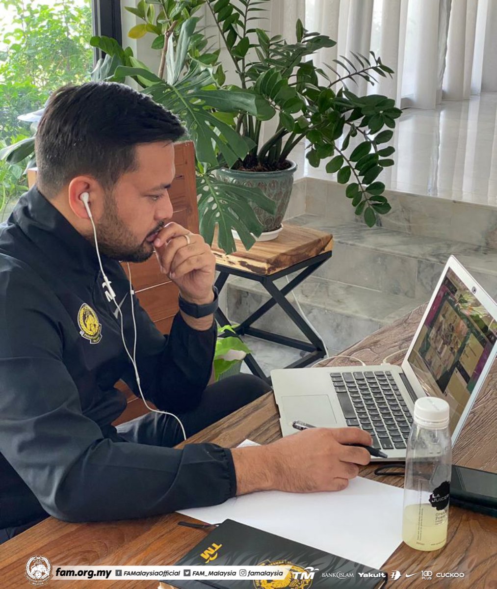 FAM_Malaysia's tweet photo. FAM General Secretary Joined ATM/SportSG CEO Roundtable
Stuart Ramalingam today has been invited to participate the ATM/SportsSG CEO Roundtable after being featured as a speaker on ATM Online 2020, yesterday.
Read more at https://t.co/uE6apskYTI
#FAM #HarimauMalaya #Matters20 https://t.co/43nOwAKODg