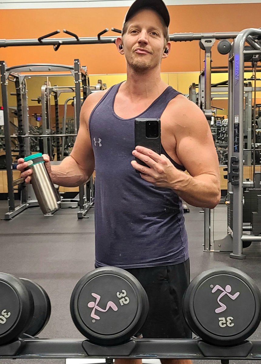 createwithn8yt's tweet photo. Good morning gamers! Don't forget to level up your bodies too! #fitstreamers #rippednerd #fitgamers #7amworkout #healthandfitness #bodybuilding https://t.co/2wZUaEgyd0 https://t.co/b8LYD0k3W3