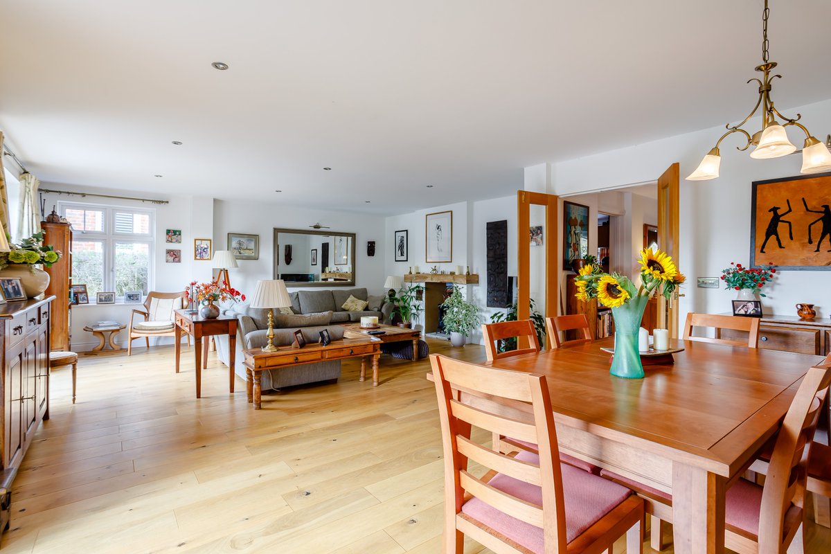 struttsharp's tweet image. Beautifully remodelled 4 bedroom detached house in charming #Codicote #Launching today at £950,000.  Airy and light with large garden backing onto the fields but just a minutes walk from the #Village