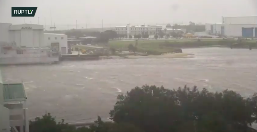 Ruptly's tweet photo. Live from #MobileRiver, Alabama, as #HurricaneSally approaches
LIVE: https://t.co/P5wuHhBjhm https://t.co/Q4q6XZpjj7
