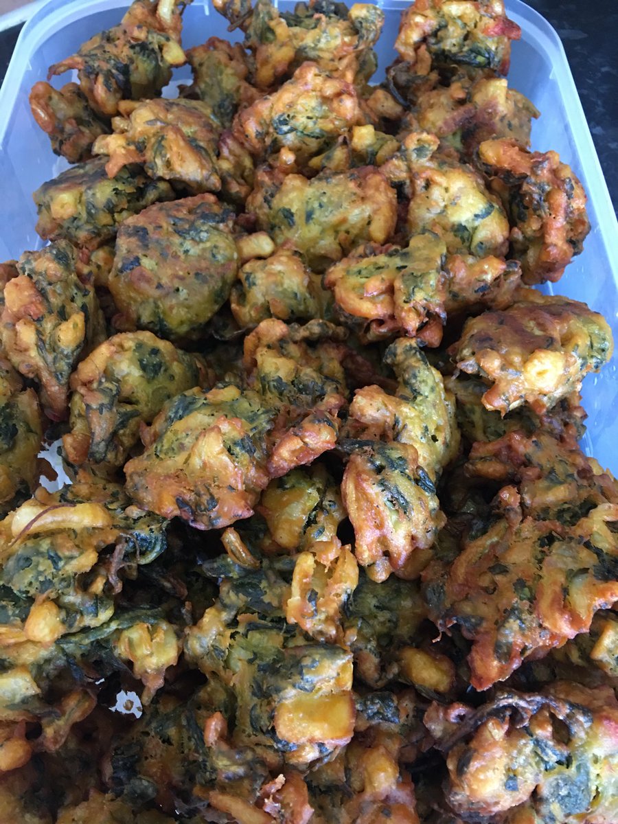 DeliDiamond's tweet photo. ⁦⁦@WhittingtonCas⁩ on Sunday with our delicious ambient, Samosas and vegan gluten free pakoras freshly cooked in the morning ! Plus loads of different cold curries to take home. https://t.co/LVBXtC8xj8