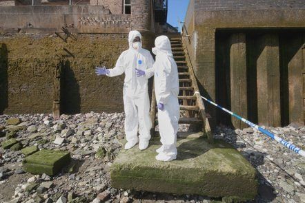afentis's tweet photo. we arrive at the crime scene and pass the cordon. after a short briefing, we meet the Scenes of Crime Officer (SOCO) who will guide us to the main spots of interest, and supervise the securing of evidence. let's go!
https://t.co/B2KO2yGt1G
@KingsForensics #forensicscience https://t.co/2MogGUJeFK