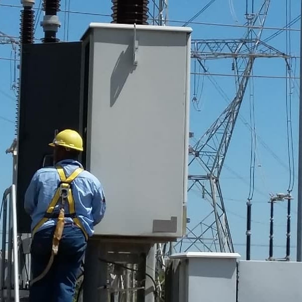 minenergia_ve's tweet photo. #NotiSen/ Personal técnico de @CorpoelecZulia_  Incorporó al #SEN autotransformador #2 de 400 a 230kv kv en S/E Cuatricentenario del Edo. #Zulia. Trabajo que representa una gran mejora en el servicio eléctrico en la región.

#SaludYEducacionEnCasa https://t.co/sKD5vmJRrp
