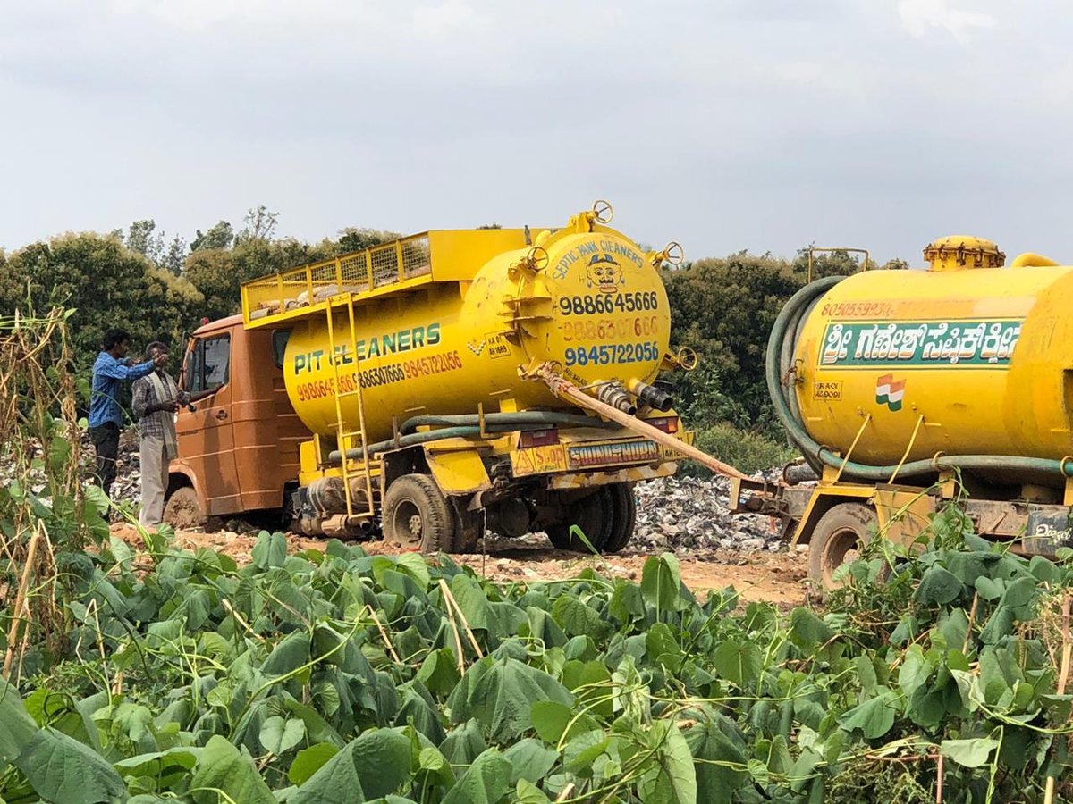 sahilintell's tweet photo. @BBMP_MAYOR @BBMPSWMSplComm  @BBMPSWMJtComm @ArvindLBJP @PCMohanMP @swachhbharat @SwachhBharatGov 

Garbage being dumped in plots next to Ahad Excellencia Society and Notre dam school. Village: Chikkanayakanahalli, Bangalore East. Trucks used have written BBMP at work.
Refer pics https://t.co/j7sI1iYbsu