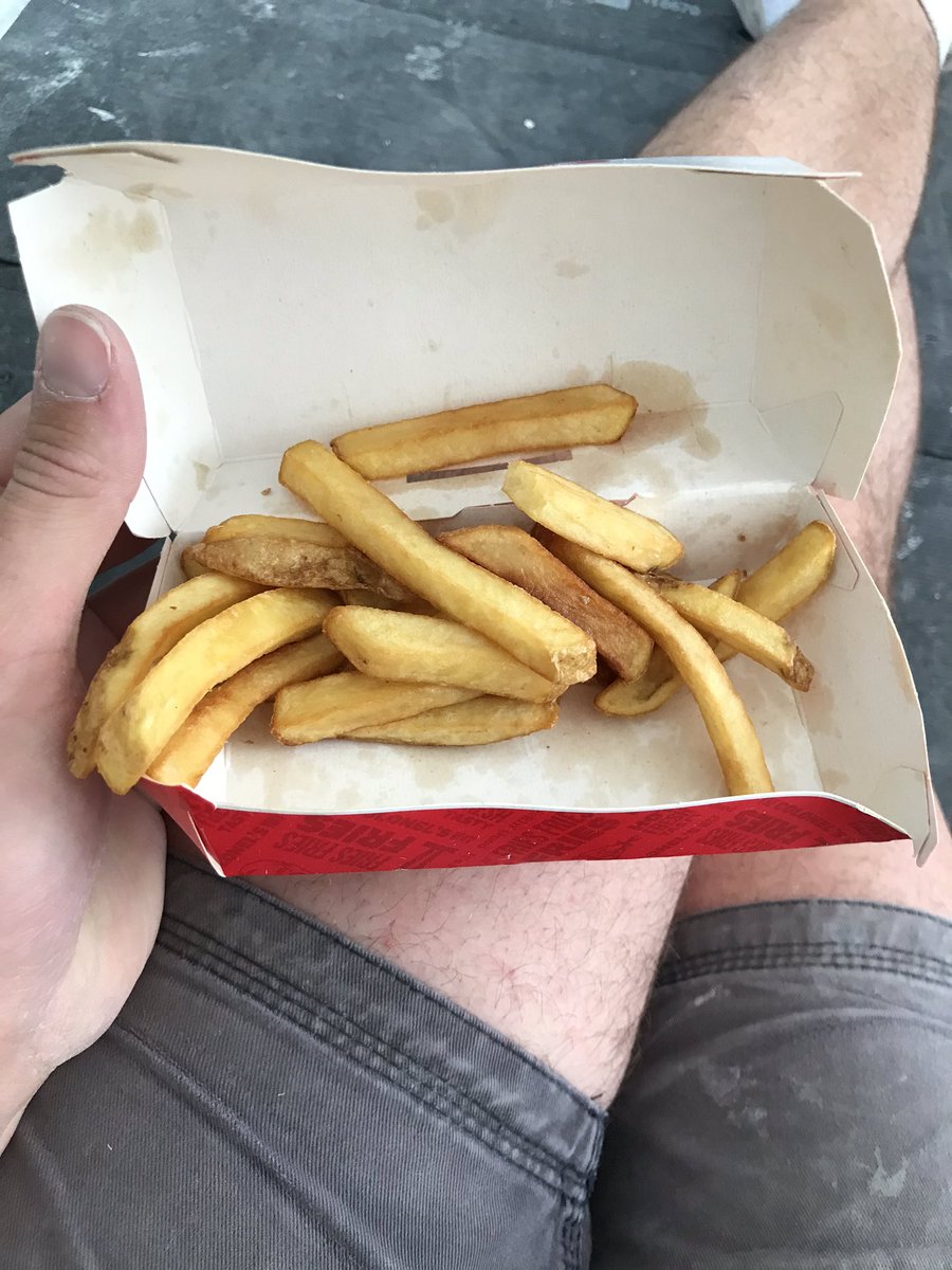 AjPotter89's tweet photo. Great banter from @kfc @ubereats_uk 24 chips 😂 (yes I counted) and a stale bun for good measure. The same for the other 4 meals ordered too https://t.co/WyXLSdspoi