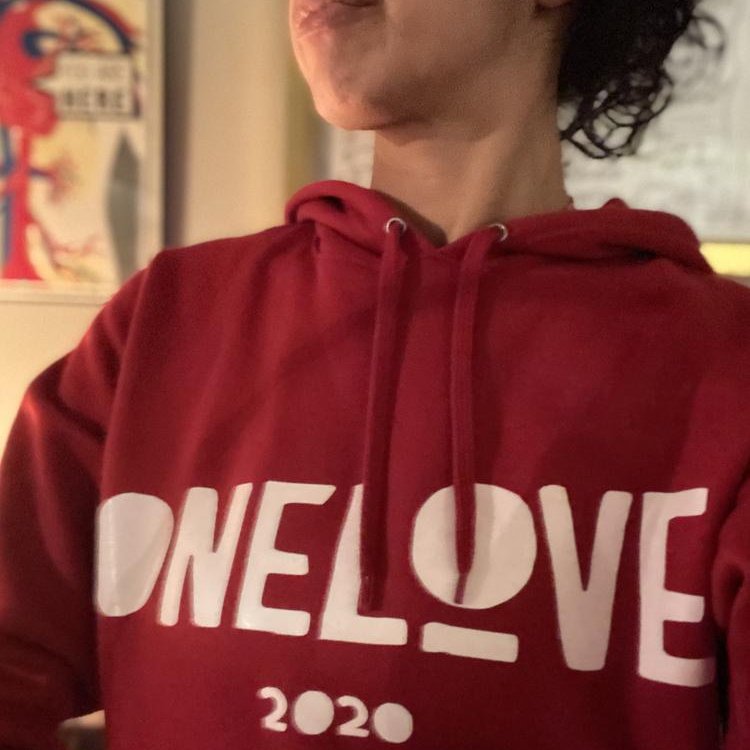 weshoponelove's tweet photo. Ringspun cotton Anvil 980 T-shirts, breathe-able face masks, and red Champion® hoodies now available. https://t.co/48yaCR9adG #weshoponelove #onelove2020 #multirachel https://t.co/zsUqYV6Iba