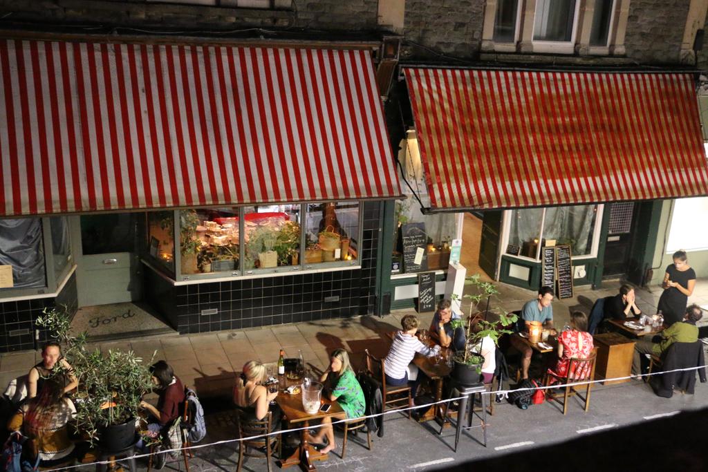 Chandos Social Outside open from 5pm tonight.
☀️🍷🍹🍸🍽☀️😍🍺🍾🚲☀️