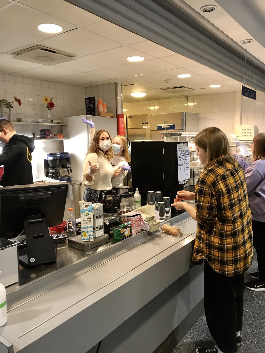 Tutorit hoitivat tänään Tilu Cafén tyylillä! Koulun sydän pumppasi jälleen! #tikkurilanlukio #vantaankaupunki