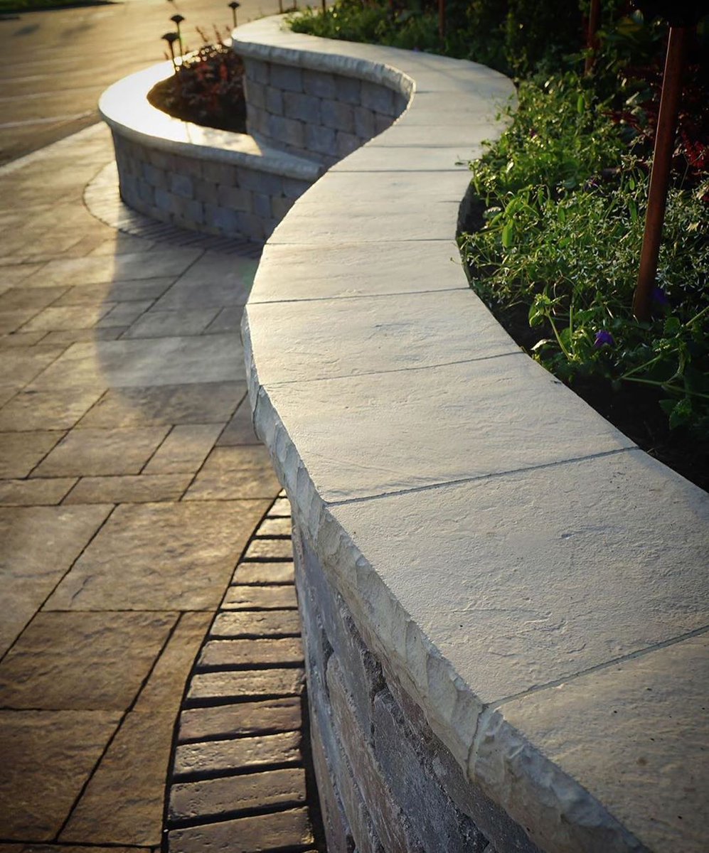 scapedpro's tweet photo. A smoothly curve coping pieces by @mmsnwi
#scaped #scapedpro #landscape #landscaping #landscapedesign #landscapearchitecture #landscapephotography #hardscaping #contractor #construction https://t.co/F0n4BekEy2