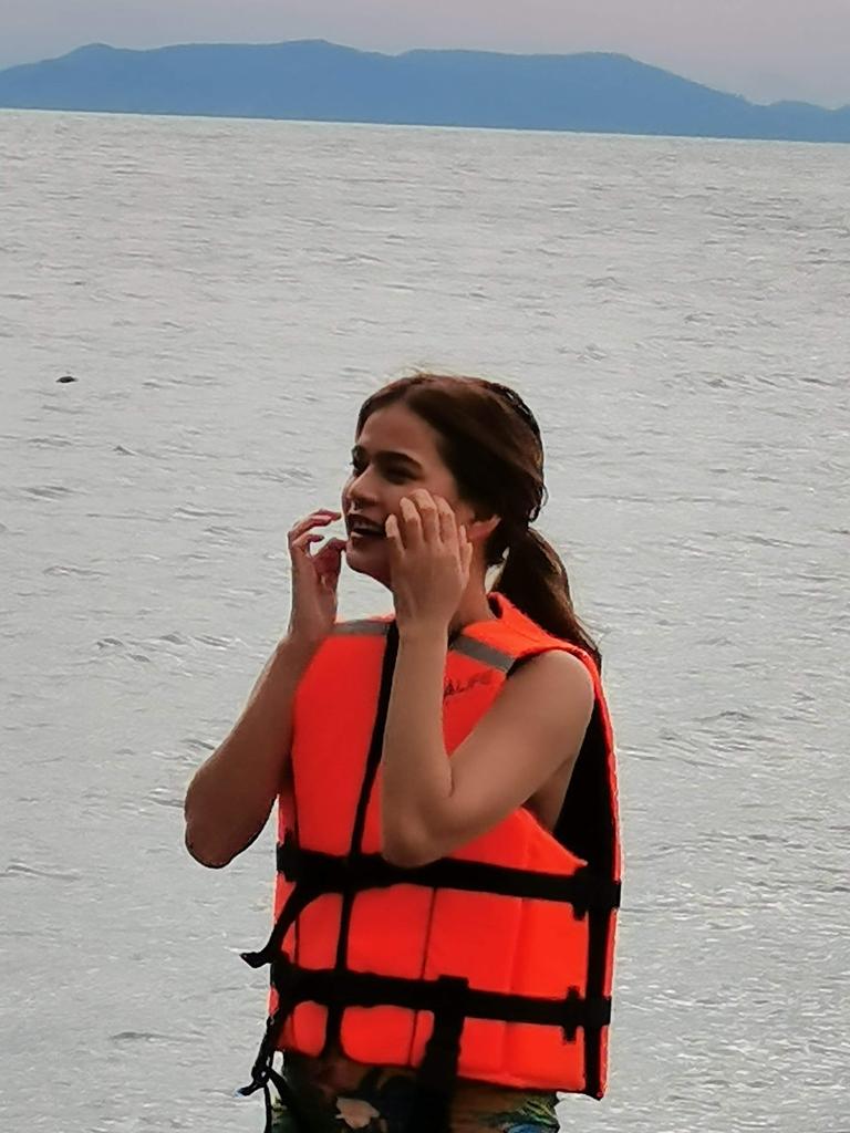 Natapilok si maris pero ganda pa din nya,  kunti lang kaming nakakita
#MarNigo

SixteenHBirthD MARNIGO