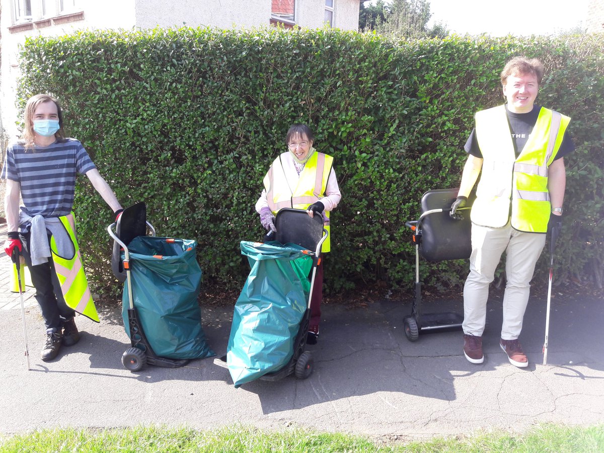 CleanAngie's tweet photo. Here are our 3 marvellous volunteers they have been out &amp; about again, helping us to keep our community clean and green. They collected lots of litter from the Headlands on Monday &amp; were cleaning around the town centre this morning. Thank you Team, great job! :) @DaventryVC https://t.co/ZhLX7uC4u4
