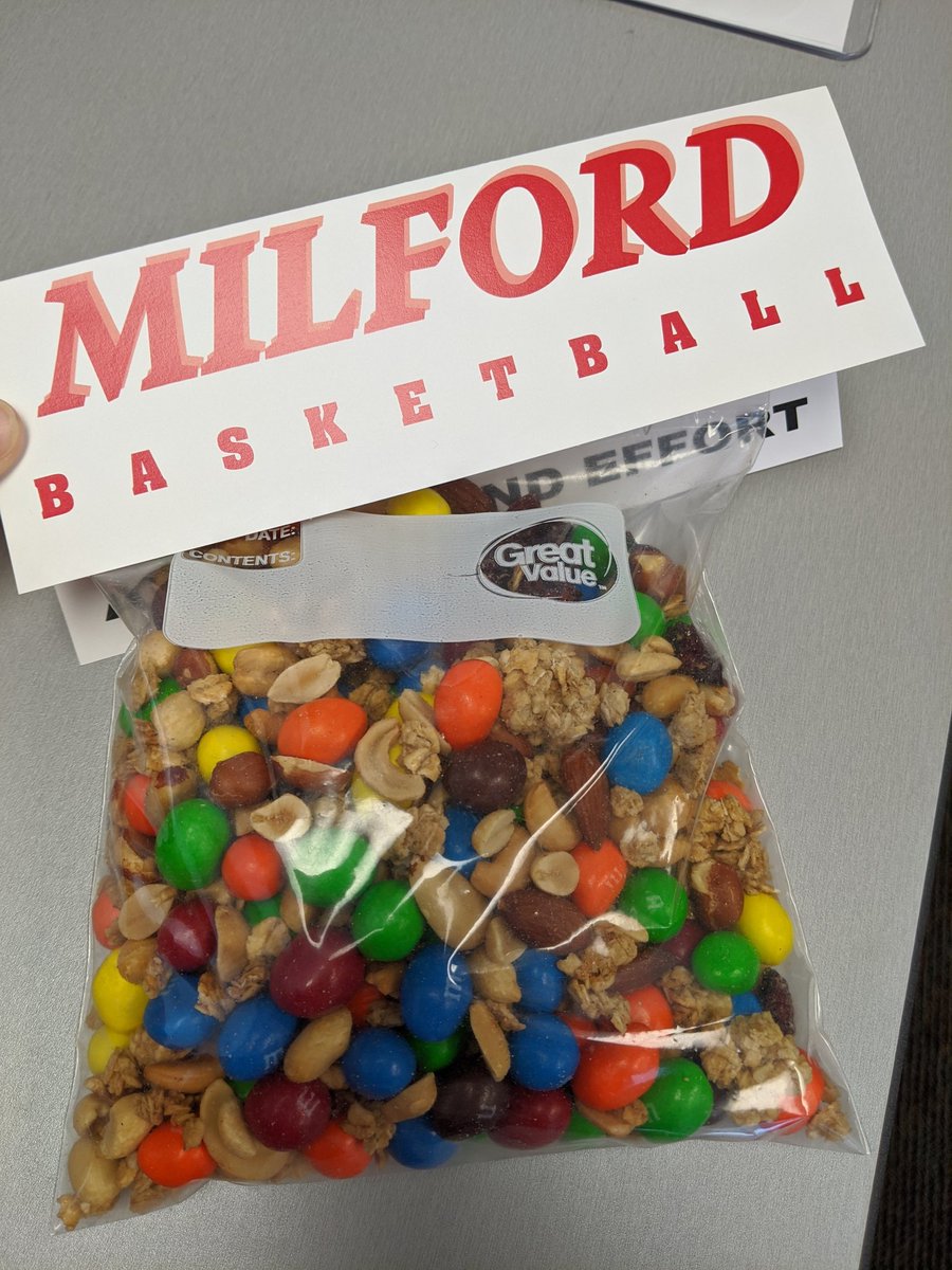 It's gonna be a great day when a co-worker brings you power trail mix!! Thank you JC!! <a href="/cambron/">CARLOS CAMBRÓN</a>