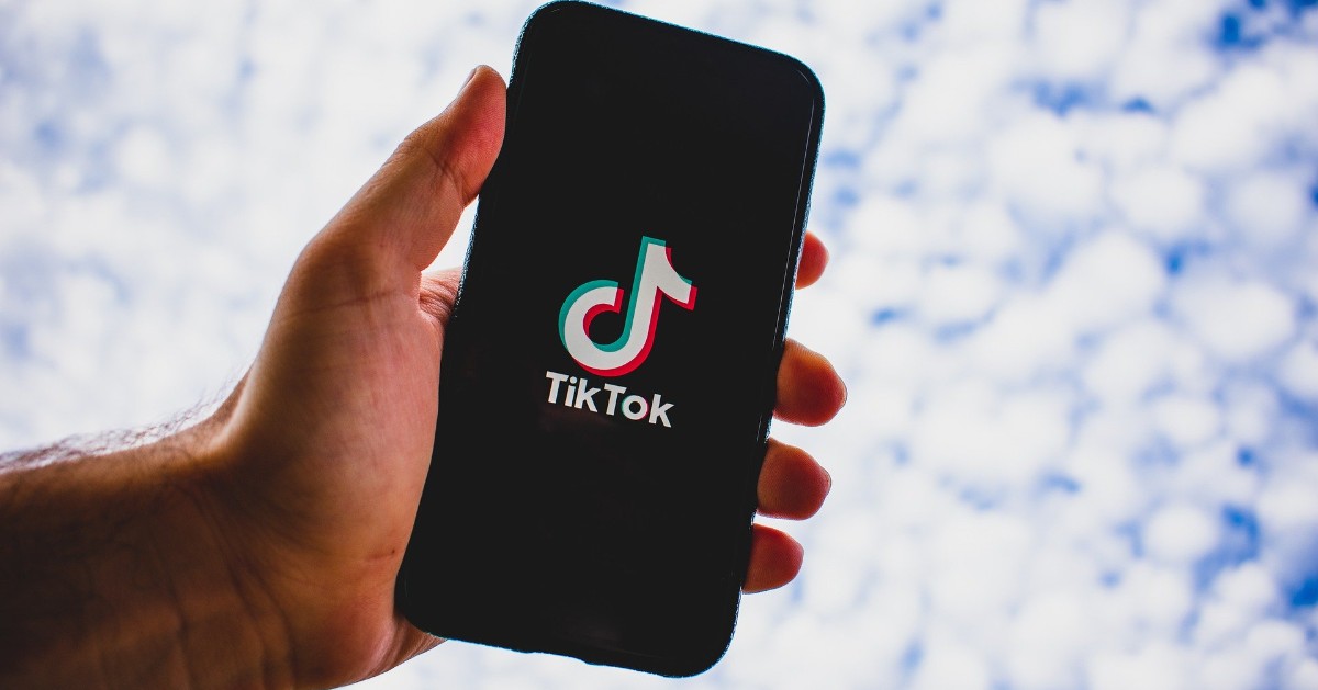 essabede's tweet image. El Consell de l&apos;Audiovisual de #Catalunya alerta que nombrosos vídeos de #TiKTok inclouen publicitat encoberta dirigida a infants i adolescents. En molts casos s&apos;utilitzen els #HashtagChallenges que repten els menors a replicar accions publicitàries:  ow.ly/pHQQ50BsefD