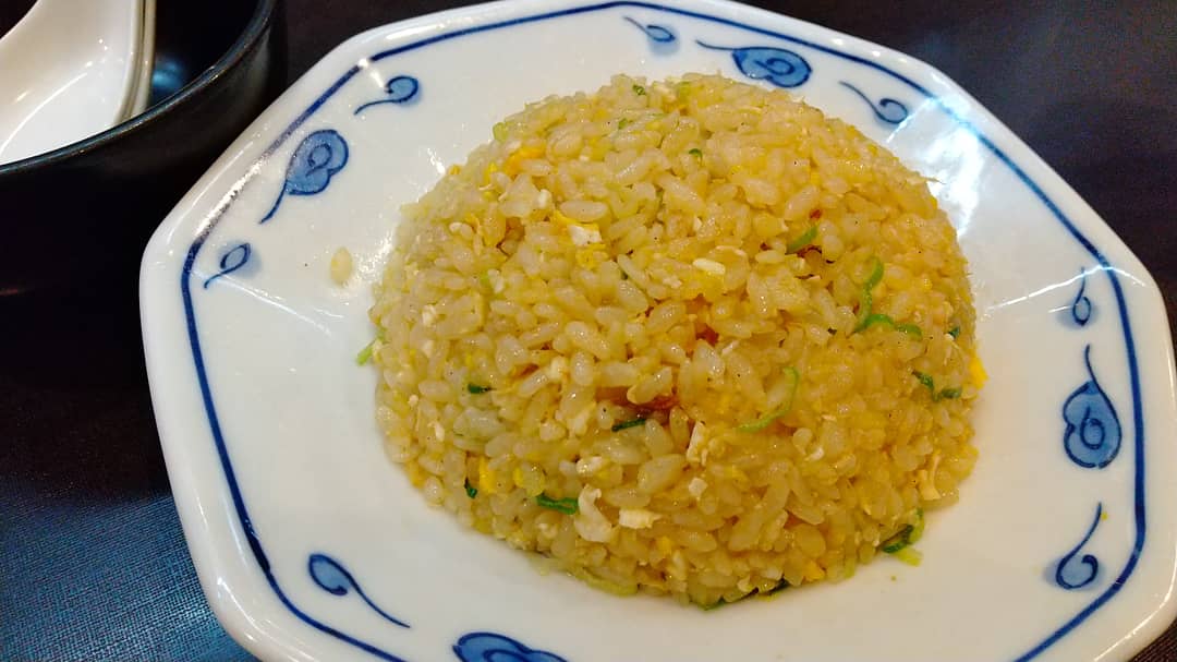 ふーみちゃん 一文字結 にて しお中華そば ねぎ富士 トッピング 中華そば ねぎ富士トッピング チャーハン 新しく登場したトッピング ねぎ富士 使用しているネギの種類を変えたそうです チャーハン 相変わらずのメチャ旨でした もちろんメイン