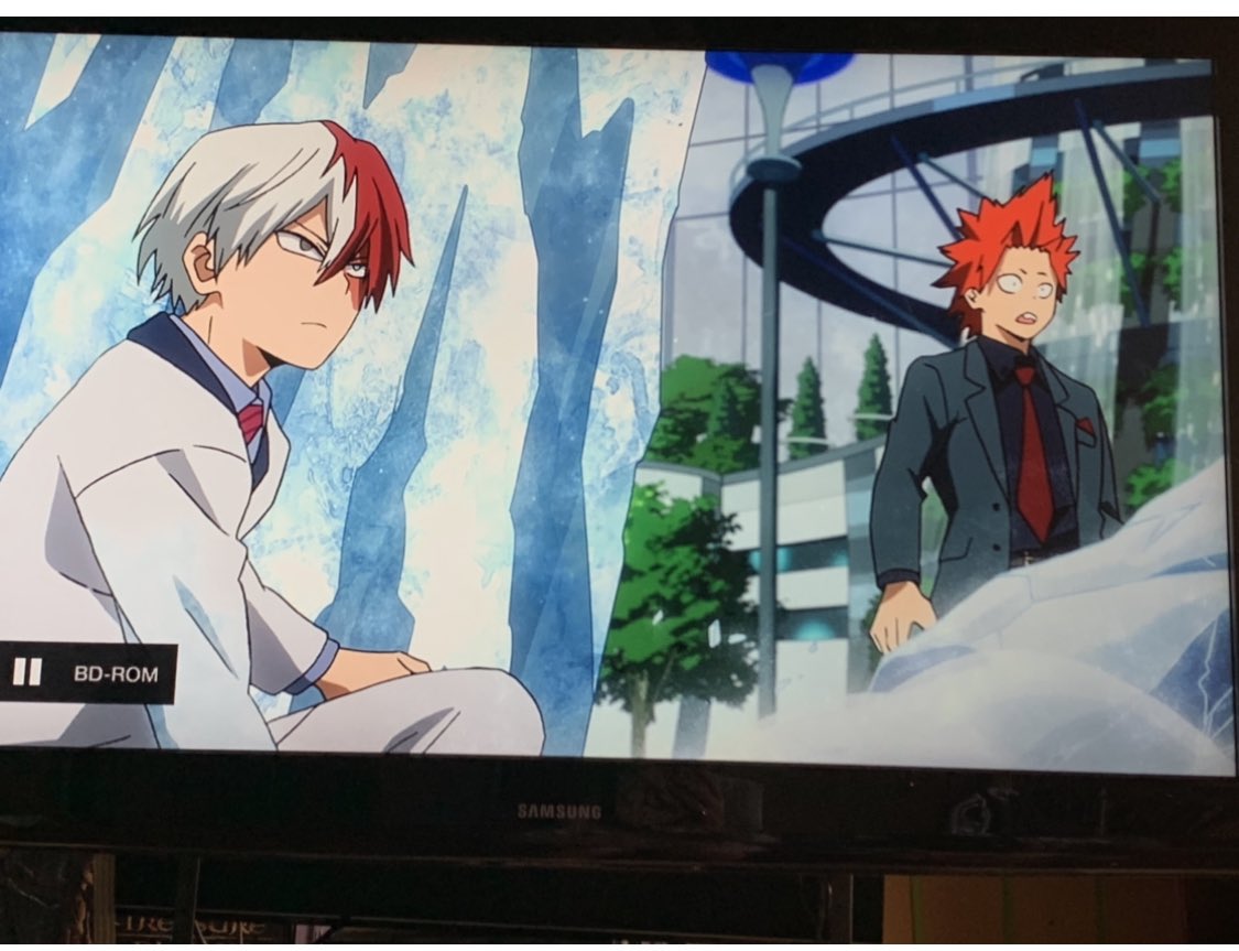Mini possible crumb that I noticed in the first movie that I never see anyone talk about. And my own personal theory. Okay, so they all finally meet up with Bakugo & Kirishima and Todoroki uses his ice to lift all the others up to safety.