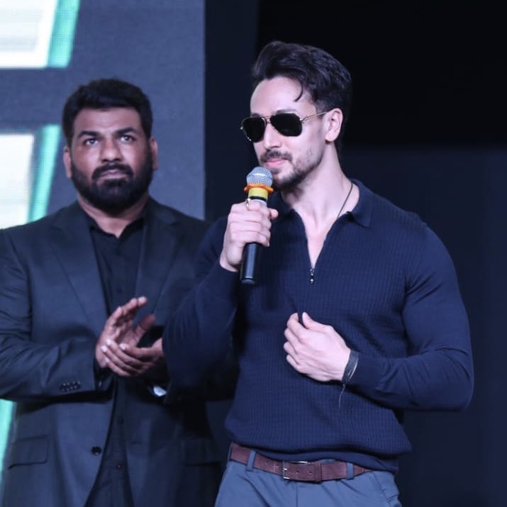 mfn_mma's tweet photo. #MFN4 memories with @iTIGERSHROFF @alanthebull 💯 #MFN #MMA https://t.co/cCx6GKKyP0