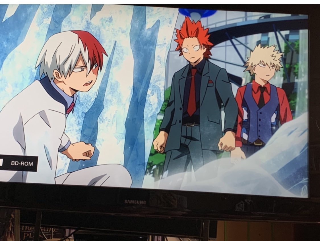 After getting over the initial shock the normal response would be, Hey, Todoroki, what’s going on?” Right? That’s Kirishima’s first response anyways, but Not Bakugo. He’s still far more focused on the rest of the class. The entire time Kirishima and Todoroki are having this