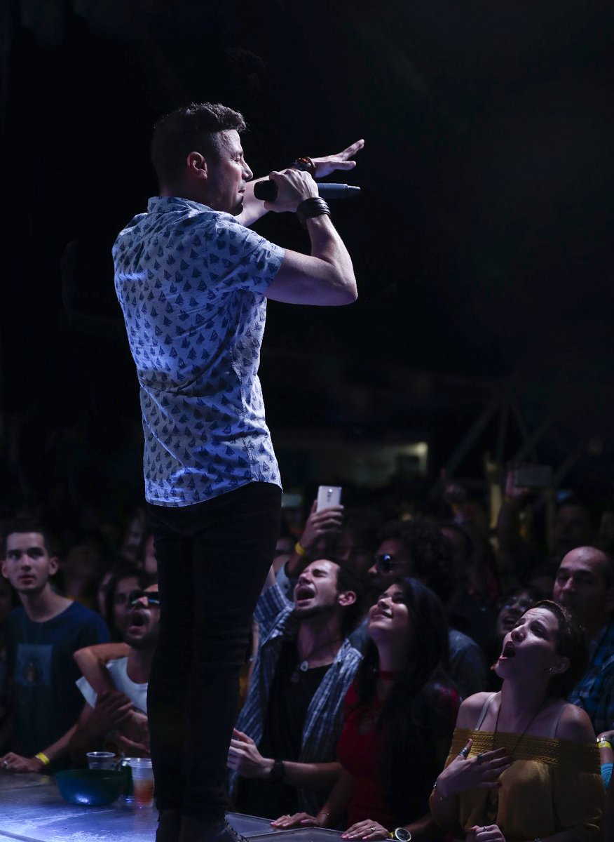 MonedaDura's tweet photo. ♫ Nunca me fui, sólo vivo más lejos, estoy en cada rostro, en cada voz, estoy en todos los espejos… ♪ ❤️😎 @NassiryLugo 📷 J Blanco Photos
.
.
.
#MonedaDura #NassiryLugo #NuncaMeFui #MonedaDuraFans #FansMD #MusicaCubana #Poprock #Cuba https://t.co/AI7ttTUZ1V