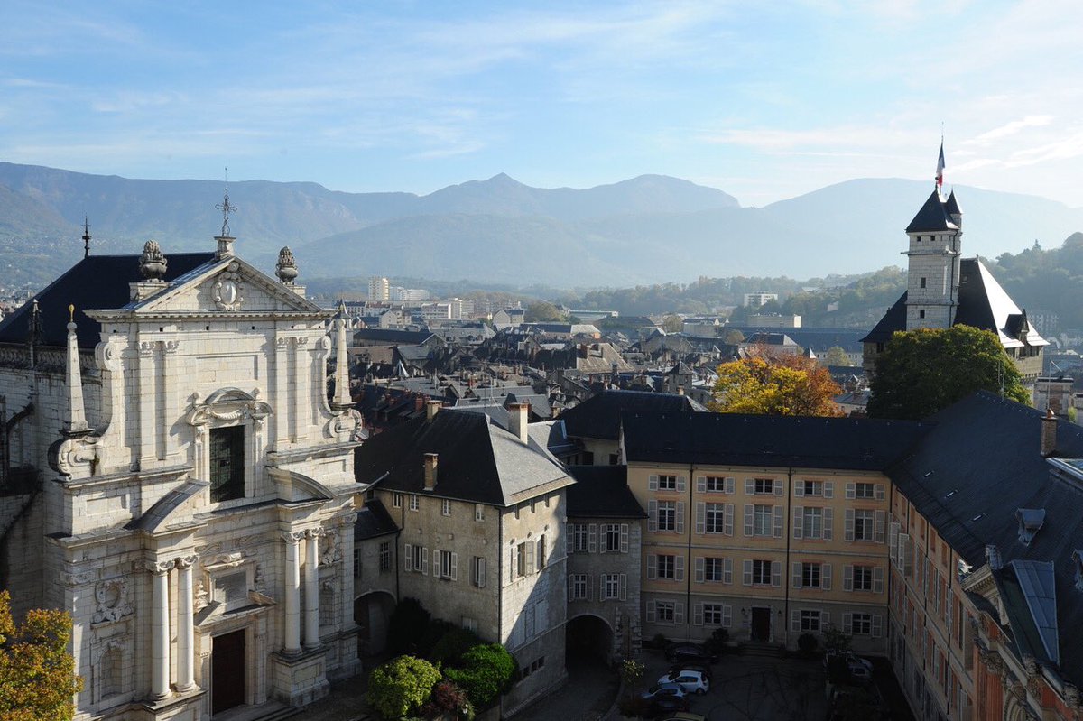 DarioBragaglia's tweet photo. #TDF2020 Tappa da #Grénoble a #Méribel quasi tutta in #Savoia A #Chambery da quasi 200 anni si produce il #vermouth #Dolin . La ricetta prevede l’impiego di oltre 50 erbe, prevalentemente di montagna, che rendono particolare il gusto del vermouth di Chambéry #ExploreFrance https://t.co/Z9XiPWJbcM