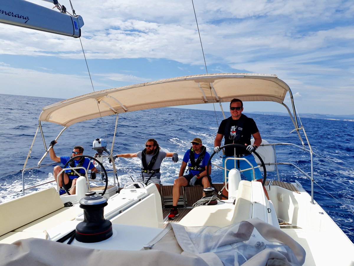 voegedavid's tweet photo. XI goes Sailing #expertslife #fun #together #sail #sea #nature #windpower #offshore #gummiballonen #Sonnencreme #RYAYachtmasterOffshoreToBe https://t.co/YeBazvfrSa