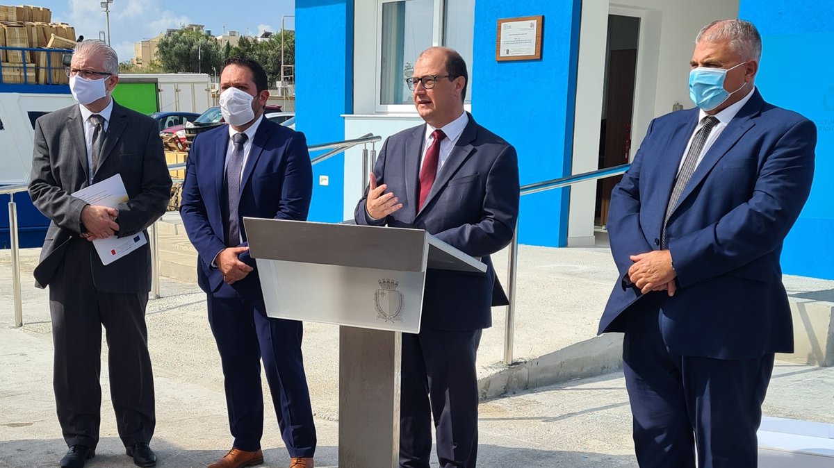 Inaugurated Fishing Landing site in Marsaxlokk, financed with more than €500,000 in #EUfunds, facilitating the work to carry out checks and controls with better infrastructure. @maltagov will continue investing in the sector with the new #EUbudget 2021-2027. @AntonRefalo