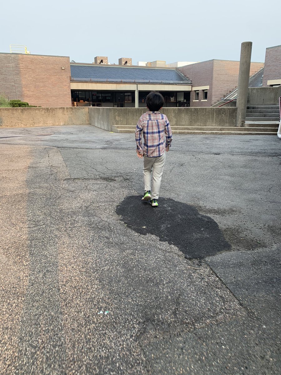 AcademyBigyan's tweet photo. First day of school. Empty buildings https://t.co/xT3jGQNa70