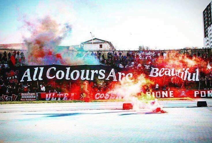 COSENZA | sportallarovescia.it/sar5/attualita…
La casa degli #Ultrà #Cosenza 1978 Curva Sud è sotto attacco.
Lo spazio non è "soltanto" la sede di un gruppo #ultras, ma un luogo di socialità, aggregazione e dove si può svolgere attività sportiva gratuitamente.