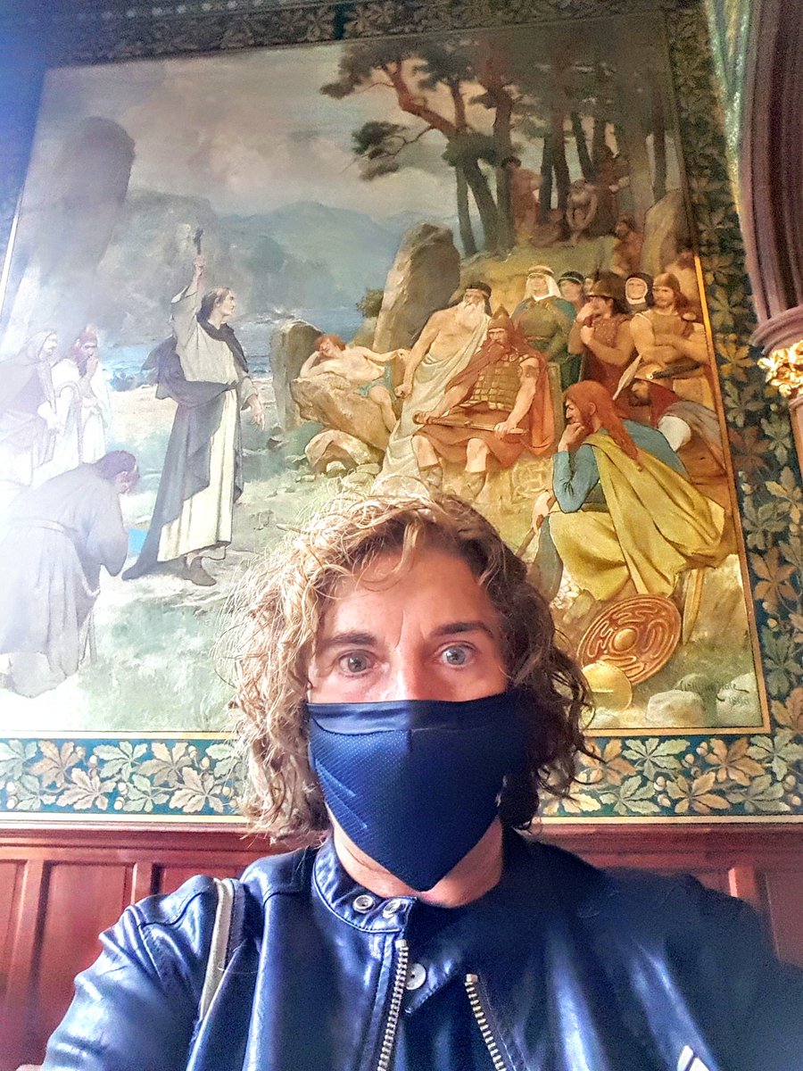 Underneath this mask there's a cheesy grin! Just had a private, behind-closed-doors tour of  the Scottish National Portrait Gallery. Thanks @BoutsofHysteria for making it so incredibly interesting. My feature will be in the winter issue of <a href="/LivingMagGroup/">Living Magazine</a>