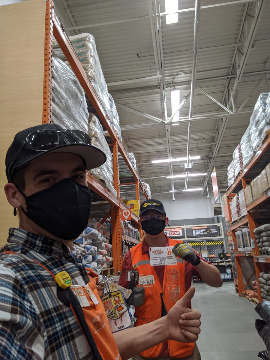 🚨📣 SUPER-SAFETY-SHOUTOUT 📣🚨  Thank you Sean for using proper ppe while working heavy loads and Robert for ensuring our overheads or safe and organized! Great work team!!👌💯