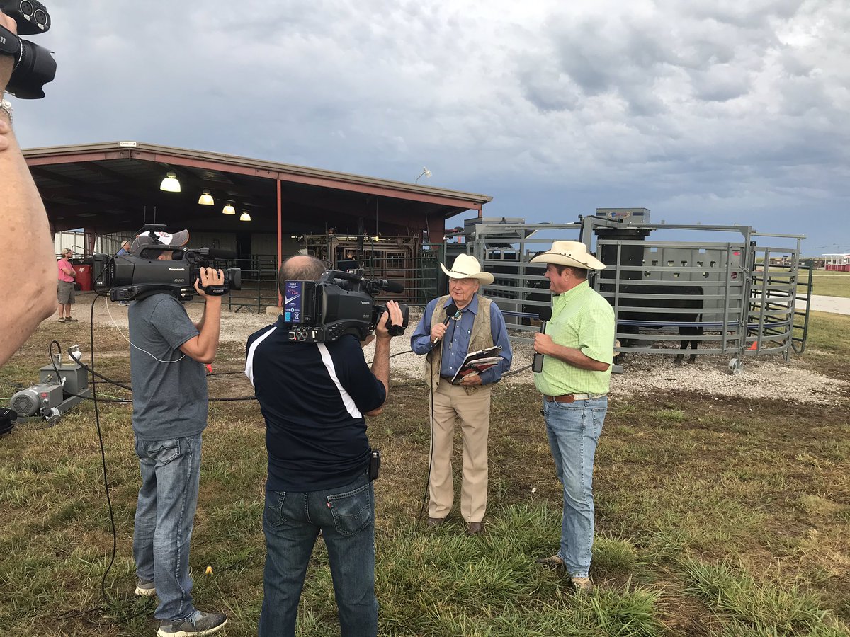 dbatie's tweet photo. Some of the scenes behind the camera at @HHDays filming for #FPVX @Willie1701A #FarmProgressPartner https://t.co/MhjZmI8zbQ