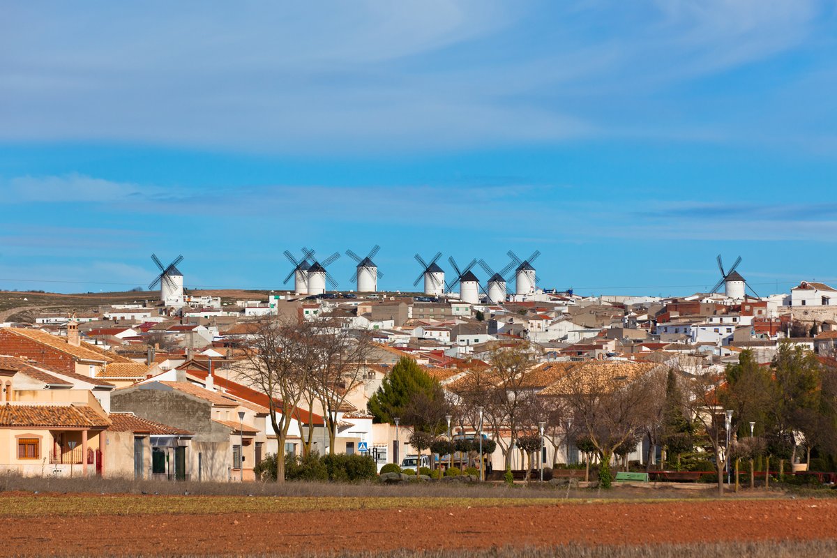 radio5_rne's tweet photo. Los vecinos de Calzada de Calatrava se hicieron compañía durante el confinamiento escribiéndose relatos

🔸Se contaban sus experiencias y sensaciones

🔸Ahora han quedado plasmados en el libro "Calzada a cal y canto"

Un reportaje de @RTVEclm 👇

https://t.co/gYdLsG6Mmy https://t.co/SODSGU3YSU