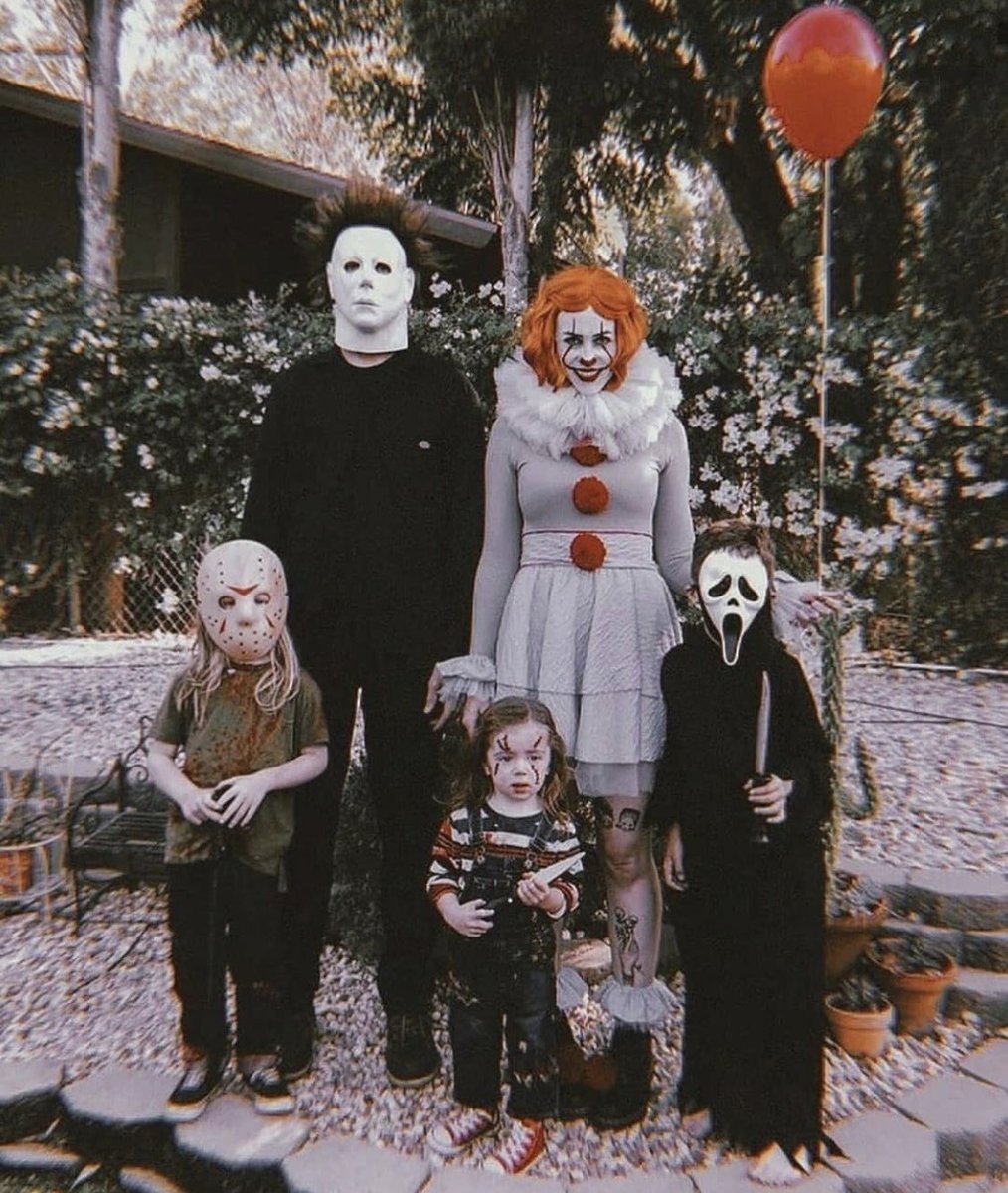 One cool family!!
📸: monstamash (IG)

#horrorcosplays #horror #cosplay