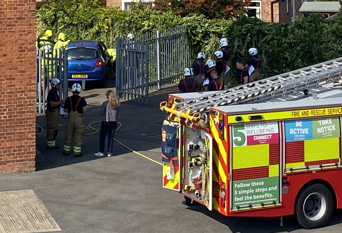 Rewley Road Green Watch are out and about today assisting with the #NFCC assessment partnership for FF apprenticeships. Getting stuck into a full day of BA, Hazmat and RTC scenarios. All in their stride👍🏻