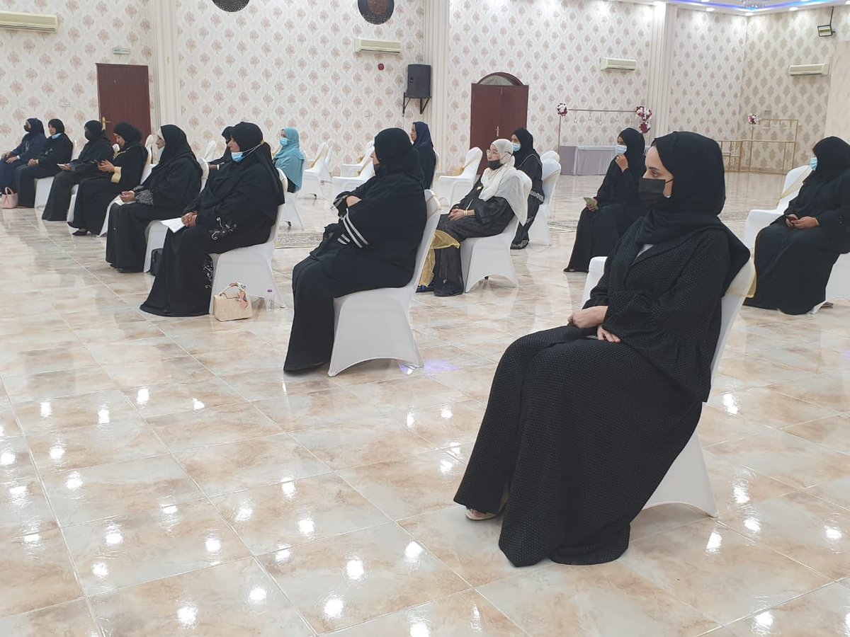 Mosdoman's tweet photo. كما إلتقت معالي @laila_alnajjar مساء اليوم برئيسات جمعيات المرأة العمانية بمحافظتي شمال وجنوب الباطنة ، وأكدت معاليها على دور جمعيات المرأة التوعوي والتنموي ومعالجة بعض القضايا الاجتماعية لاسيما التي تخص المرأة والأسرة وكبار السن . https://t.co/fkeR9vGjEf