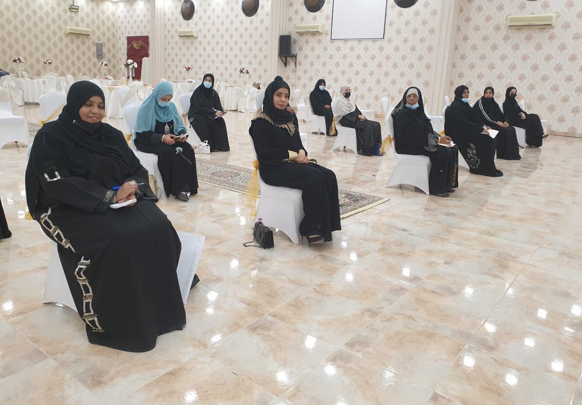 Mosdoman's tweet photo. كما إلتقت معالي @laila_alnajjar مساء اليوم برئيسات جمعيات المرأة العمانية بمحافظتي شمال وجنوب الباطنة ، وأكدت معاليها على دور جمعيات المرأة التوعوي والتنموي ومعالجة بعض القضايا الاجتماعية لاسيما التي تخص المرأة والأسرة وكبار السن . https://t.co/fkeR9vGjEf