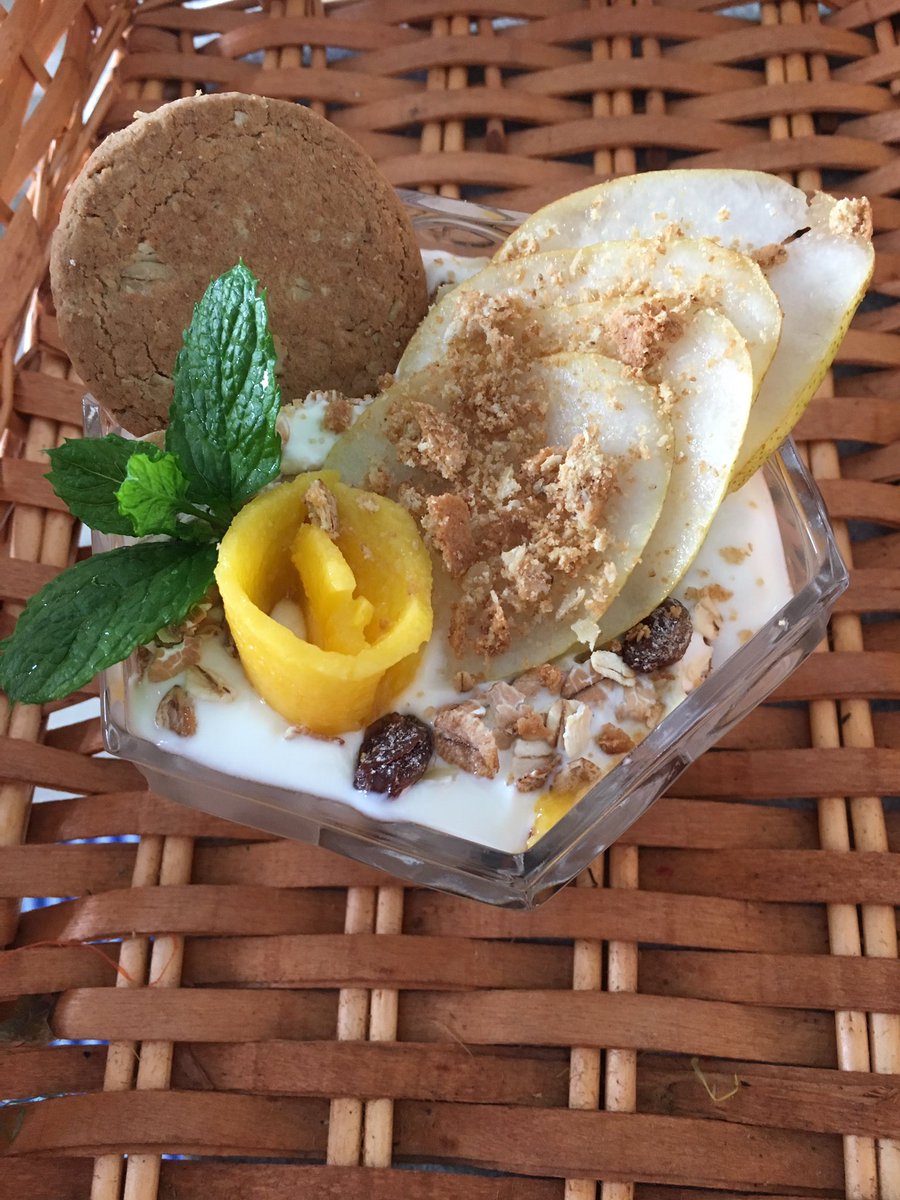 NellyDrab1's tweet photo. Natural yogurt with muesli, cranberries, mango, pine nuts&amp; pear. https://t.co/m7eseIIvnG