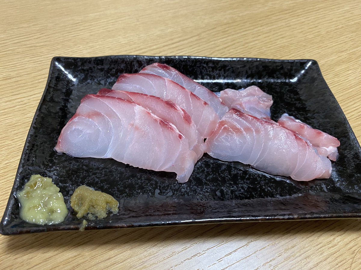 多田水産 寝る前の歯磨き 久々のリステリンケミカルでアの魚のケミカル退治して あー面白い魚だったなぁ とダラダラビール飲んでたら蘇るアカメケミカルフローラル カタカナ多め ちなみに4切れくらいしか食ってないからねマジで